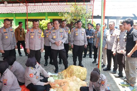 Polri Kirim Paket Bantuan Dan Turunkan Tim Trauma Healing Untuk Korban