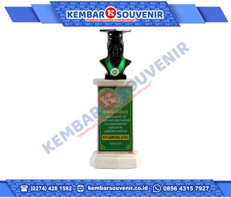 Jual Souvenir Wisuda Patung Wisuda Produsen Plakat Murah Di Indonesia