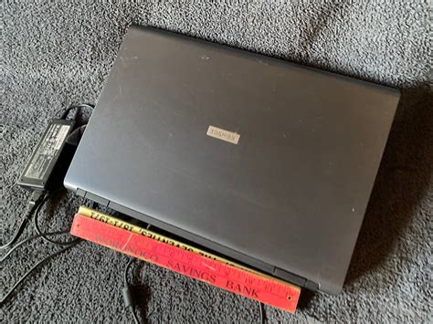 Toshiba Satellite P105 S6024 Laptop Computer 17in Screen Powers On