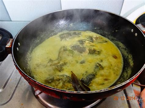 How To Cook Koi Fish In Milkkoi Macher Jhol Bengali Recipe Indrani