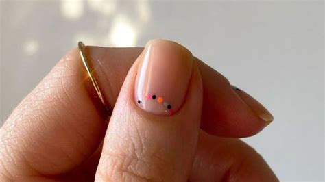 10 diseños de uñas cortas minimalistas que te harán lucir sofisticada y