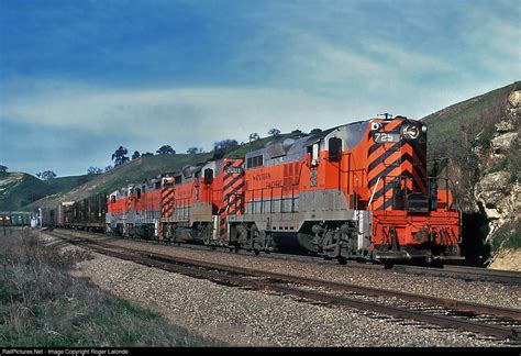 RailPictures.Net Photo: WP 725 Western Pacific EMD GP9 at Altamont Pass ...