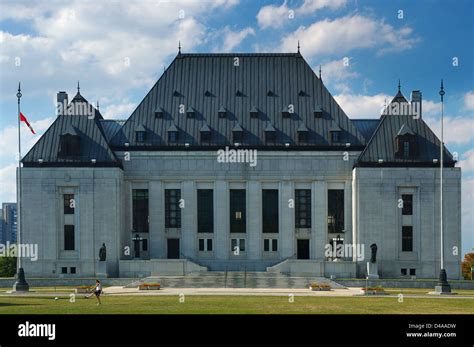 Canada supreme court judges hi-res stock photography and images - Alamy