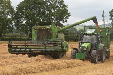 Deutz Fahr Topliner 4090 HTS Combine Harvester Unloading W Flickr