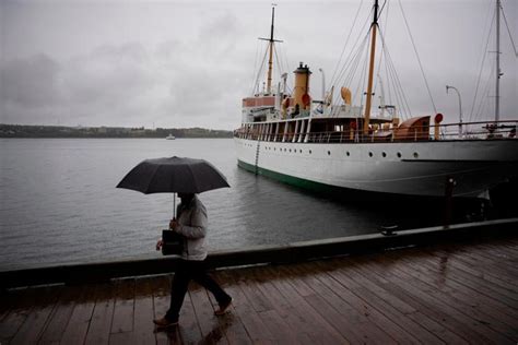 Fiona Slams Canada S Atlantic Coast Knocking Out Power For Thousands And Damaging Homes