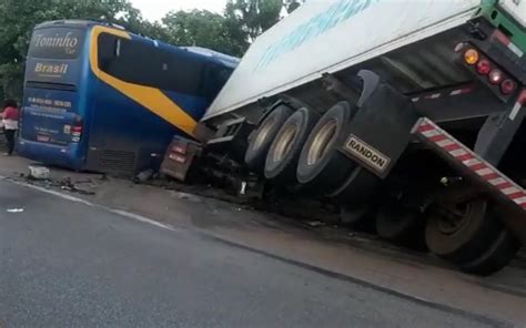 Acidente Entre ônibus E Caminhão Deixa Três Mortos Na Br 153