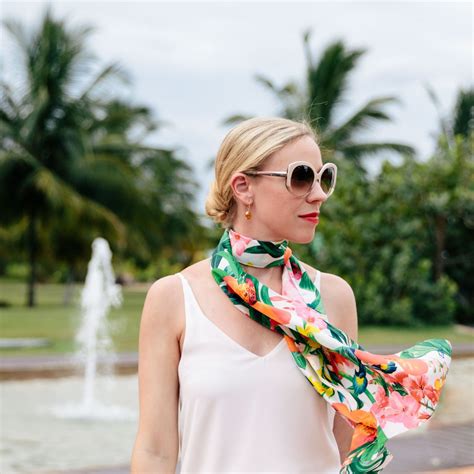 23 Chic Ways To Wear A Summer Scarf