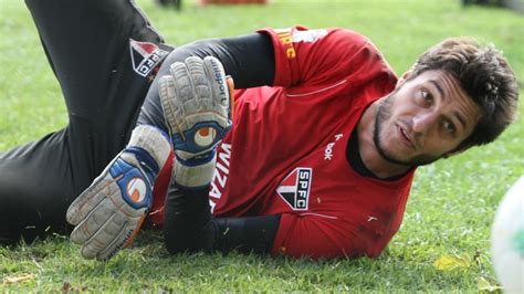 Mais Experiente Denis Volta Ao Palco Onde Brilhou Na Estreia Pelo