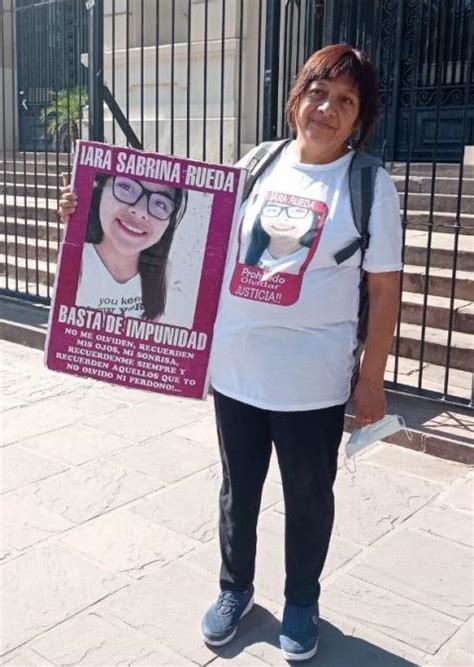 Iara Rueda Reclaman Que No Dejan Pegar Fotos De La Joven Asesinada En