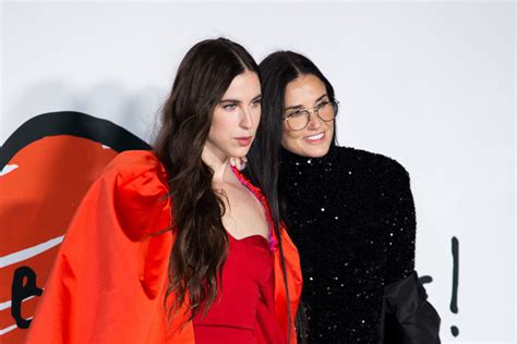 Photo Demi Moore Et Sa Fille Scout Larue Willis Arrivent Au Défilé De La Maison Az Factory En