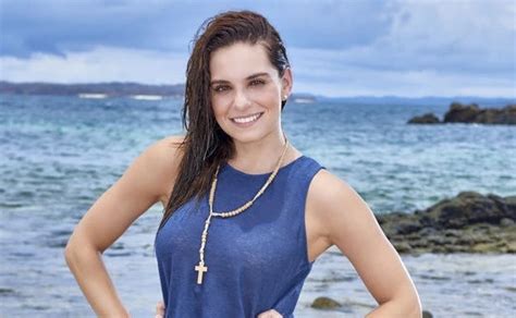 Tanía Rincón vuelve a desafiar a Qatar posando en bikini
