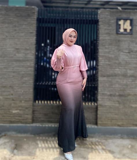 Pin Oleh Danny Di Hijabs 02 Di 2024 Model Pakaian Gaun Hitam