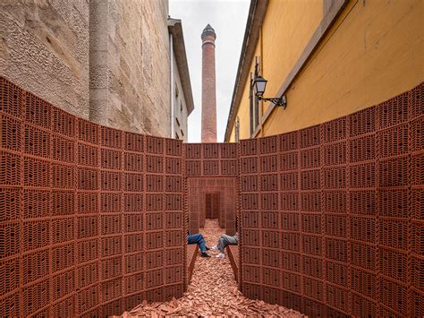 DAN Daily Architecture News Types Of Spaces A Maze Of Glowing Clay