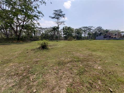 Dijual Tanah Kavling Luas Dengan View Lapangan Golf Di Araya Lokasi