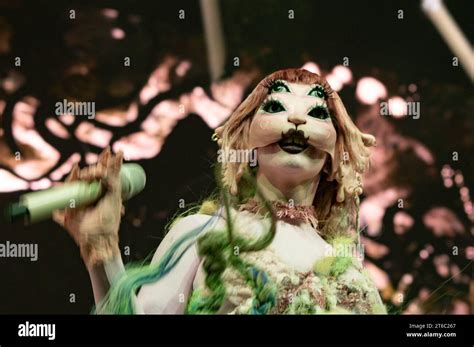 Melanie Martinez En Vivo Enmascarada Fotograf As E Im Genes De Alta