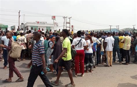 Protesters Shut Lagos Abeokuta Expressway Over Naira Scarcity