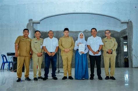 Ladang Berita Bupati Zahir Apresiasi Siswi Berprestasi Sma Negeri