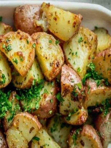 Melhor Receita de Batatas Assadas em Molho de Salsa e Limão