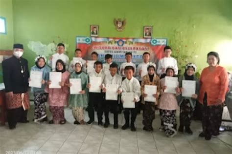 Wisuda Dan Pelepasan Siswa Siswi Kelas Sd Negeri Gumelem Kulon