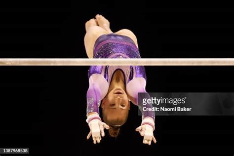 Hot Sexy Kelly Simm Bikini Pics