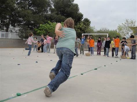 Ben Jugat Jocs Tradicionals Biel Pubill Mira Juguen Al Ceip