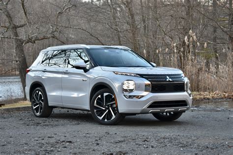 2023 Mitsubishi Outlander PHEV review: a bridge to EVs | Digital Trends