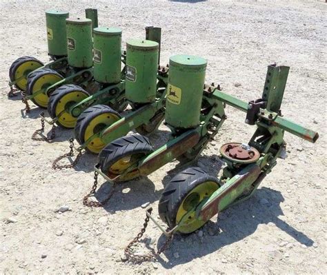 E 1529 John Deere 6 Row Planter Pickett Auction Service