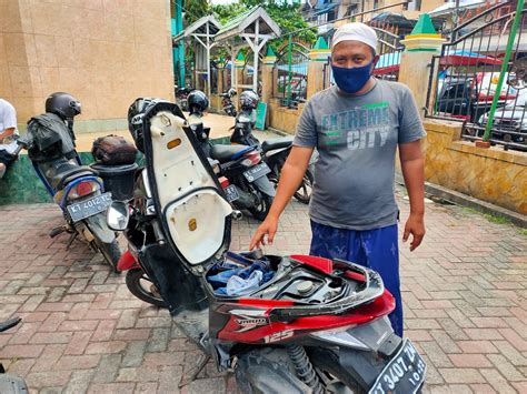 Jok Motor Dibongkar Uang 30 Juta Raib Aksi Pelaku Terekam CCTV