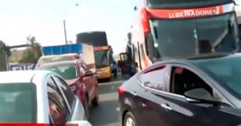 Toque De Queda En Lima Y Callao Pasajeros Varados En Panamericana Sur