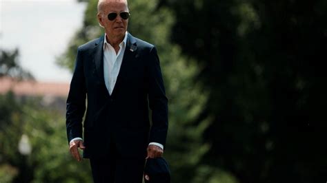 Nous t aimons Joe immense ovation pour Joe Biden à son arrivée à