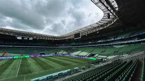 Cortiça para o gramado do Allianz Parque fica presa em fiscalização e