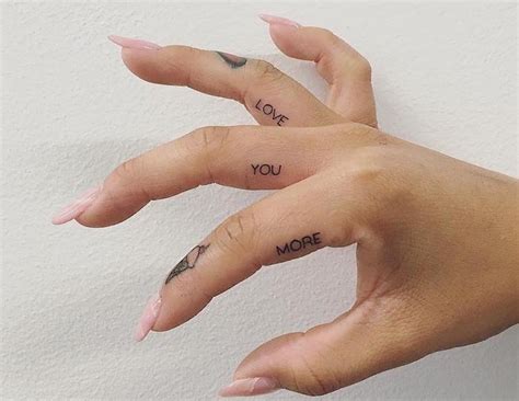 Nuovi Tatuaggi Piccoli Mani E Dita Foto Idee