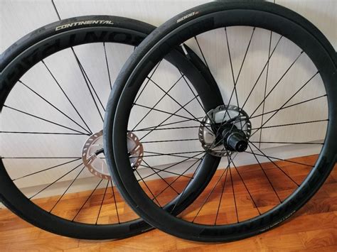 Bontrager Aeolus Elite 35 Tlr Disc Road Carbon Wheelset Sports Equipment Bicycles And Parts