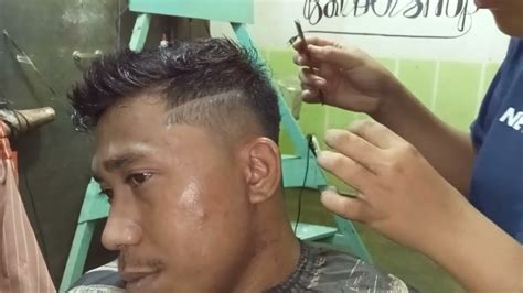 Model Rambut Pria Garis Samping Dengan Gradasi Halus Bagian Belakang