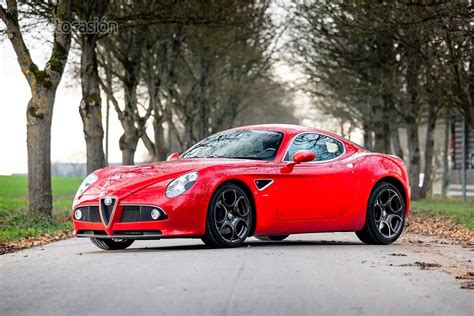 A subasta un precioso Alfa 8C Competizione de color único y con menos