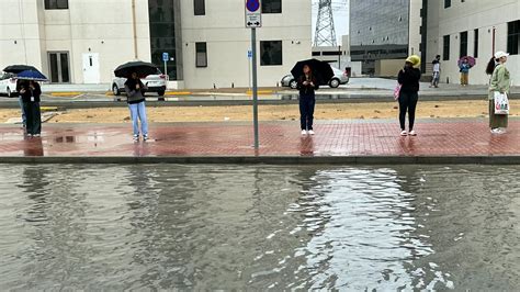 Les Images De Duba Les Pieds Dans L Eau Apr S De Fortes Pluies