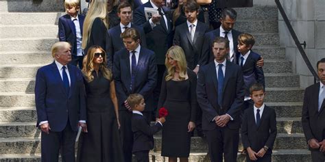 Donald Y Melania Trump Entre Los Asistentes Al Funeral De La Primera