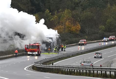 Un Camion Prend Feu Sur La Rn En Creuse Proximit De Gu Ret La