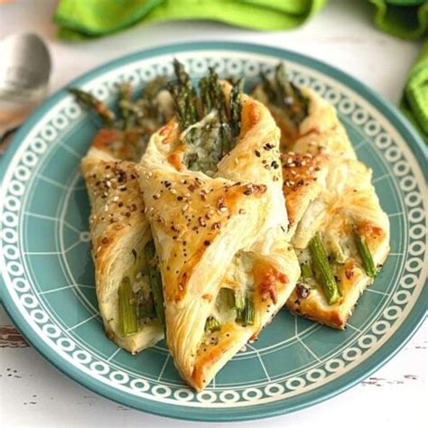 Asparagus Puff Pastry Bundles - Quiche My Grits