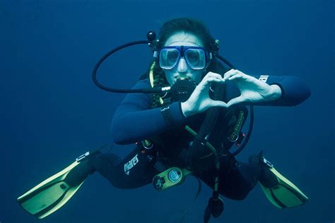 Iceland Underwater: Diving into the Silfra | The Planet D