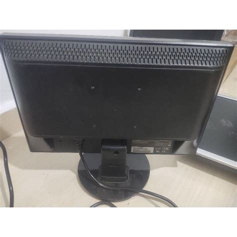 Monitor Aoc 15 Polegadas Uma Linha Na Tela Acompanha Os Cabos