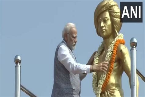 Pm Modi Becomes First Prime Minister To Visit Folk Hero Birsa Mundas