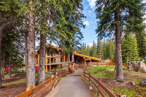 Lodge Photo Gallery Moraine Lake Lodge In Banff