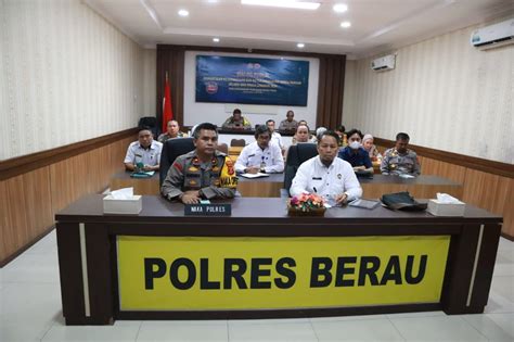 Polres Berau Ikuti Vicon Dialog Publik Untuk Memastikan Ketersediaan