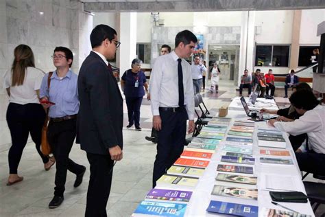 Ministro Jim Nez Rol N Anunci La Libroferia En La Plazoleta Del