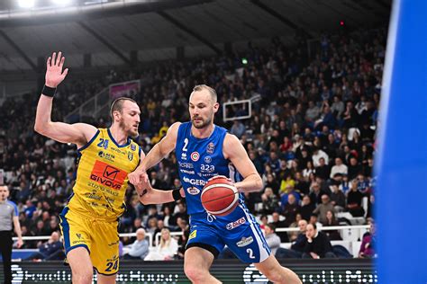 Bm On Lba Bilan E Della Valle Guidano Brescia Alla Vittoria Per Scafati