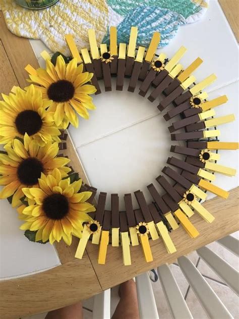 Sunflower Handpainted Clothespin Wreath Etsy In 2020 Clothes Pin