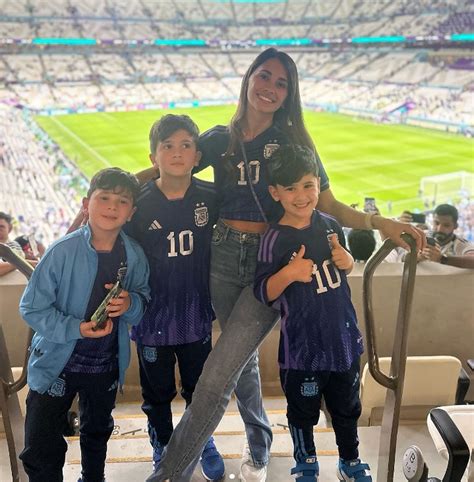 Estadios Y Playa Antonela Roccuzzo Y Sus Look En Qatar