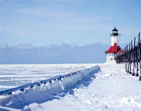 Fabulous and Frozen Michigan Lighthouses (Winter Fun) - My Michigan ...