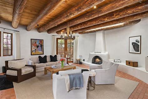 Photo 4 of 14 in This Classic Pueblo-Style Home in Santa Fe, New Mexico ...